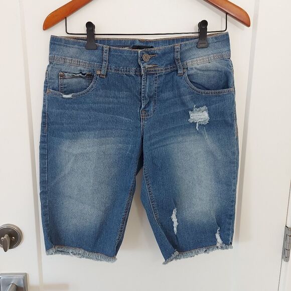 Rampage Chloe Curvy  Jean Shorts Size 11 - Picture 1 of 5